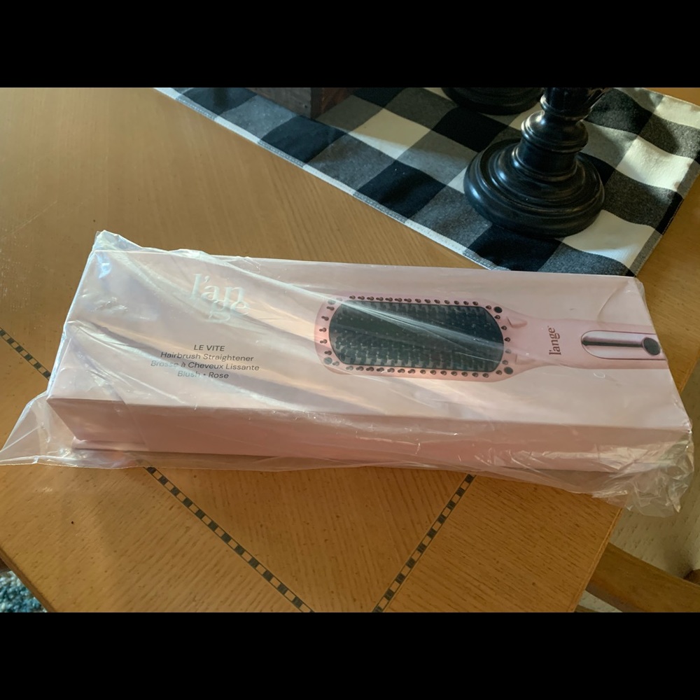 L’ange Hairbrush Straightener LeVite